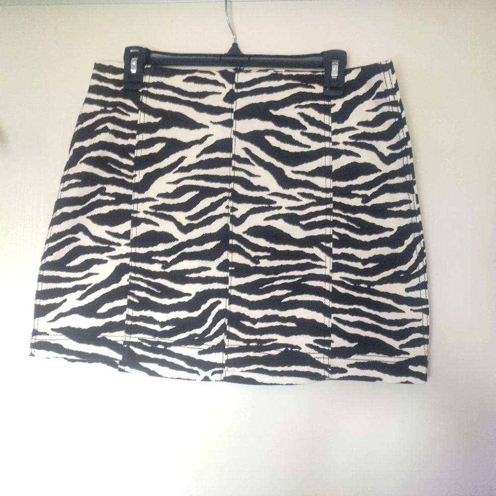 WILD FABLE Zebra Print Mini Skirt size 14 black and white